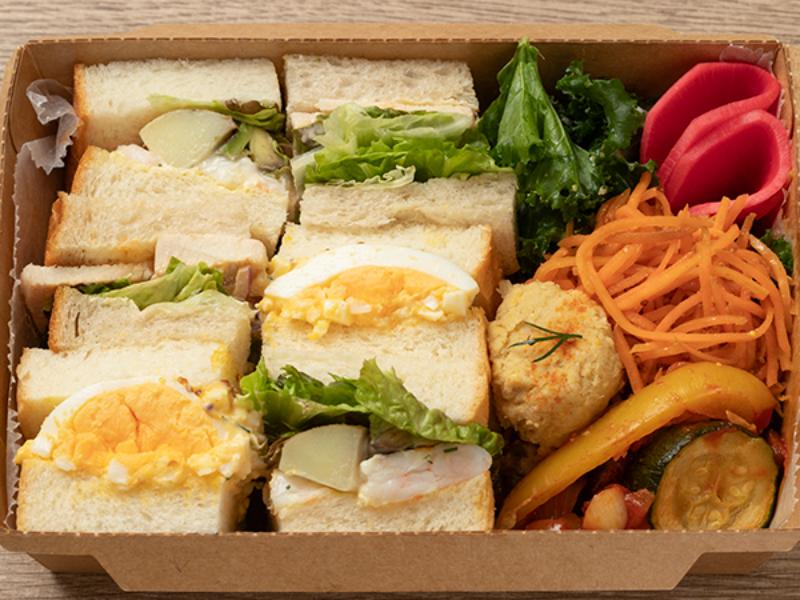 5種のデリ付きサンドイッチBOX【たまご＆海老アボカド＆チリチキン】