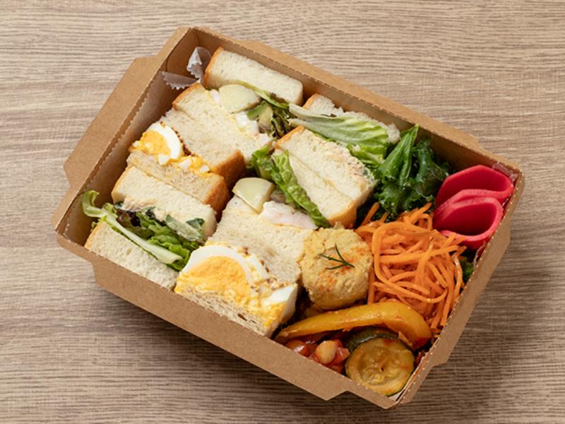 5種のデリ付きサンドイッチBOX【たまご＆海老アボカド＆ツナ】