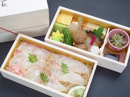 木箱二段重 鯛の黒酢寿司膳
