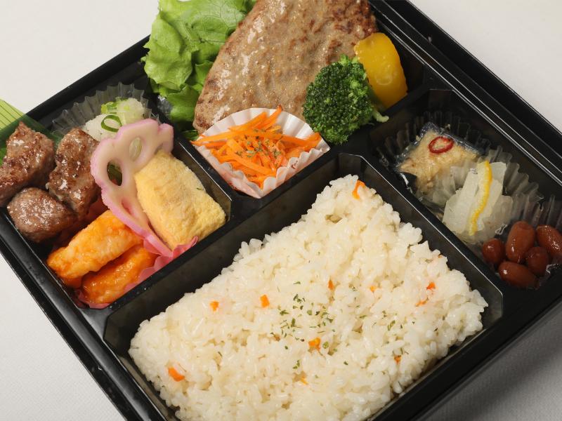 肉×肉ハンバーグとサイコロステーキ