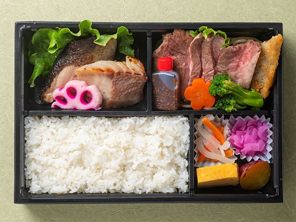 季節のおまかせ鮮魚2種西京漬と特製ステーキ弁当