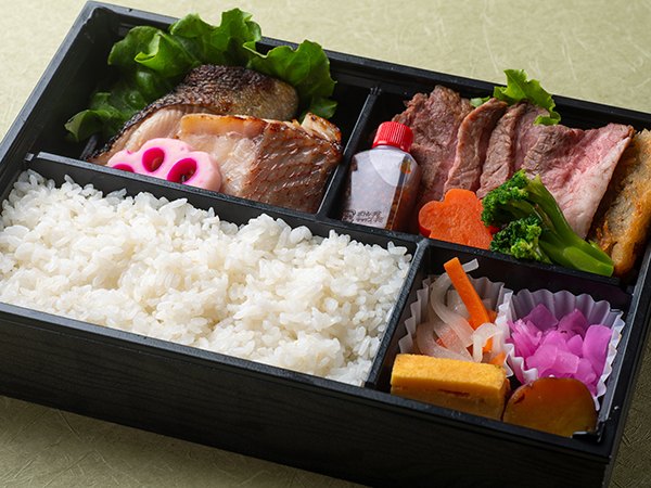 季節のおまかせ鮮魚2種西京漬と特製ステーキ弁当