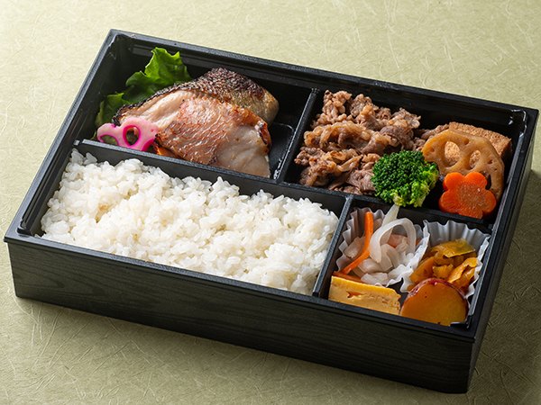 季節のおまかせ鮮魚2種西京漬と黒毛和牛すき焼き弁当