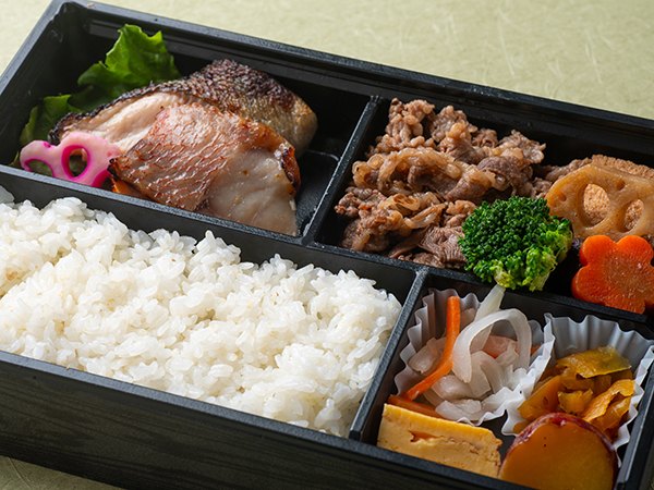 季節のおまかせ鮮魚2種西京漬と黒毛和牛すき焼き弁当