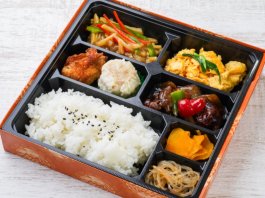 中華ダイニング 花月の中華9マス弁当〜黒酢酢豚・肉野菜炒め〜 1,000円
