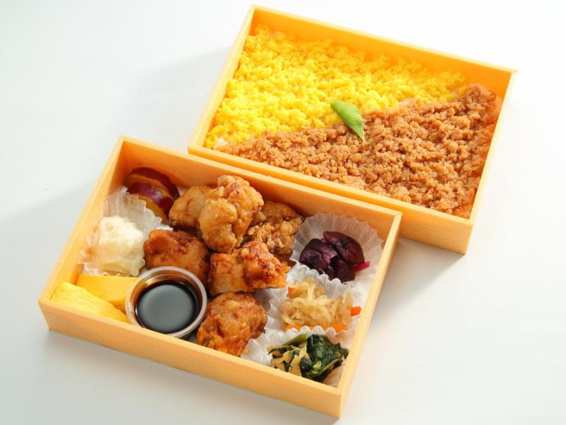 鶏唐揚げの豪華二段弁当