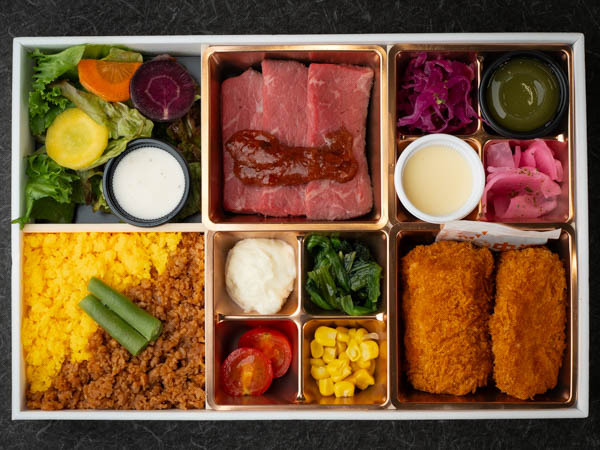 国産牛ステーキとエビクリーミーコロッケ（鶏そぼろ）