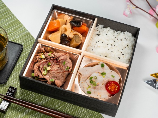 牛カルビ焼きと豚しゃぶの肉盛り弁当