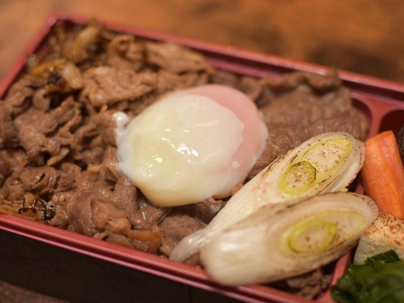 特選牛肩ロースを使用したすき焼き弁当