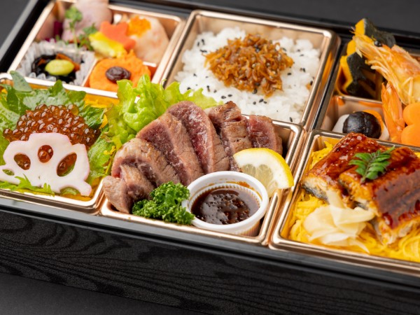 【謹製ステーキ御膳】 厚切り特選牛ステーキとふっくら鰻丼とたっぷりイクラ丼