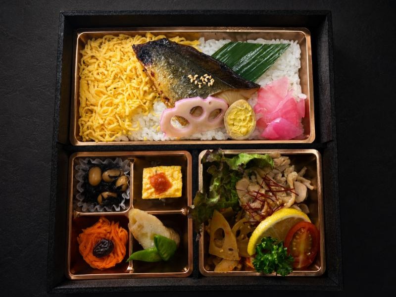 季節魚西京焼と鶏ごぼうの彩り幕ノ内膳