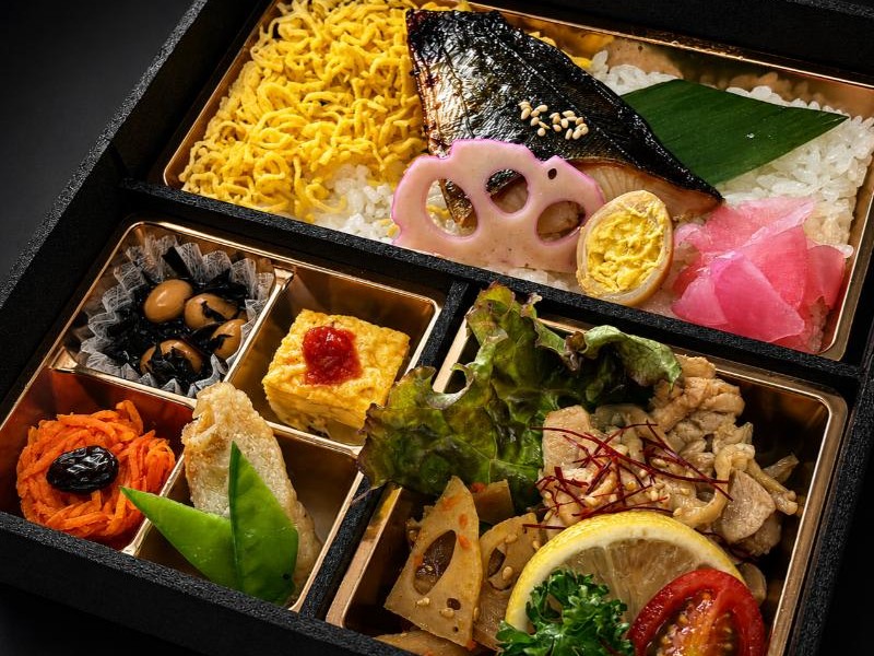 季節魚西京焼と鶏ごぼうの彩り幕ノ内膳