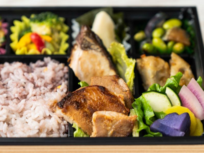 【2種御膳】トンテキと旬の魚の西京焼き　三浦野菜を添えて（十六穀米）