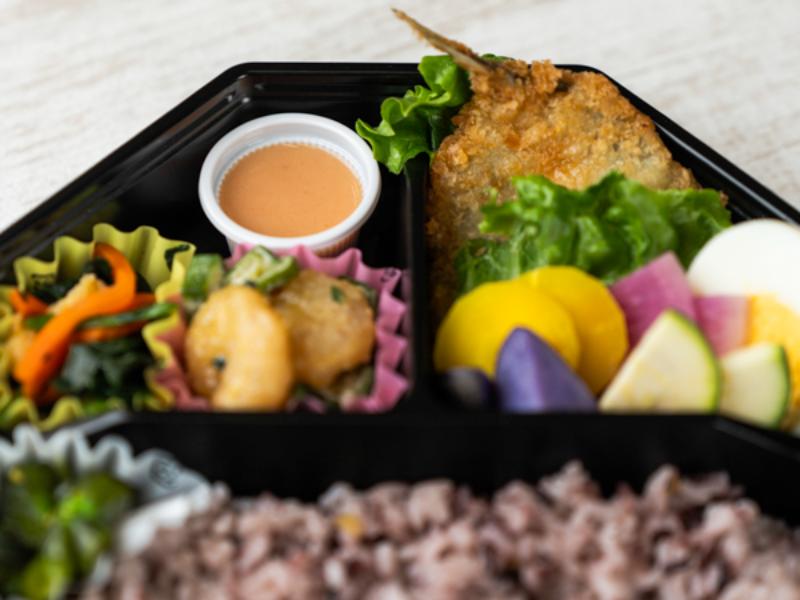 アジフライと三浦野菜　幕の内弁当（十六穀米）
