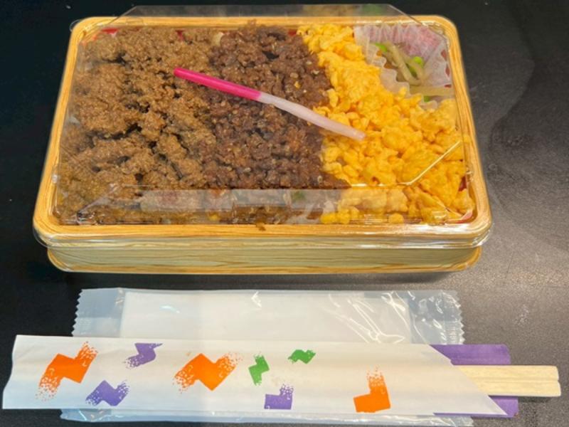鶏そぼろ＆玉子そぼろ＆牛タンしぐれの3色弁当
