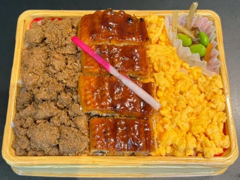 鶏そぼろ＆玉子そぼろ＆鰻のかば焼き3色弁当