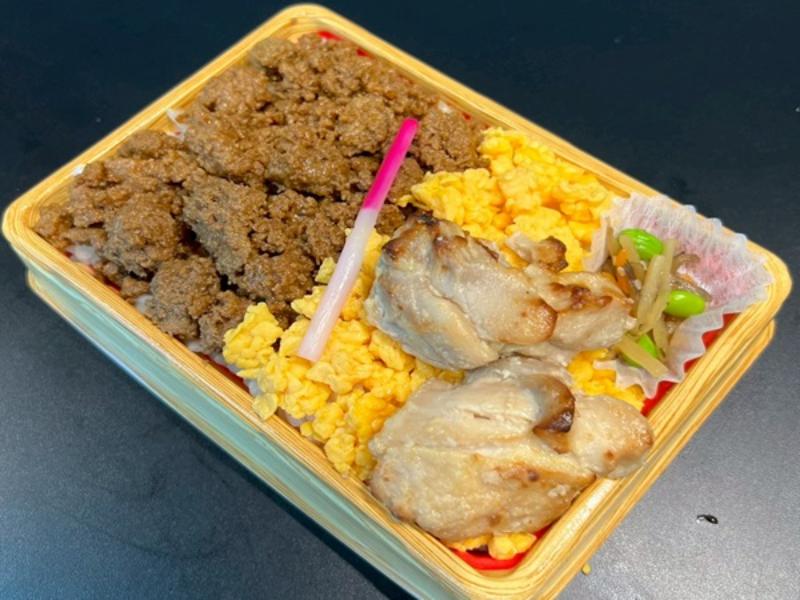 鶏そぼろ＆玉子そぼろ2色弁当（鶏の西京焼き添え）
