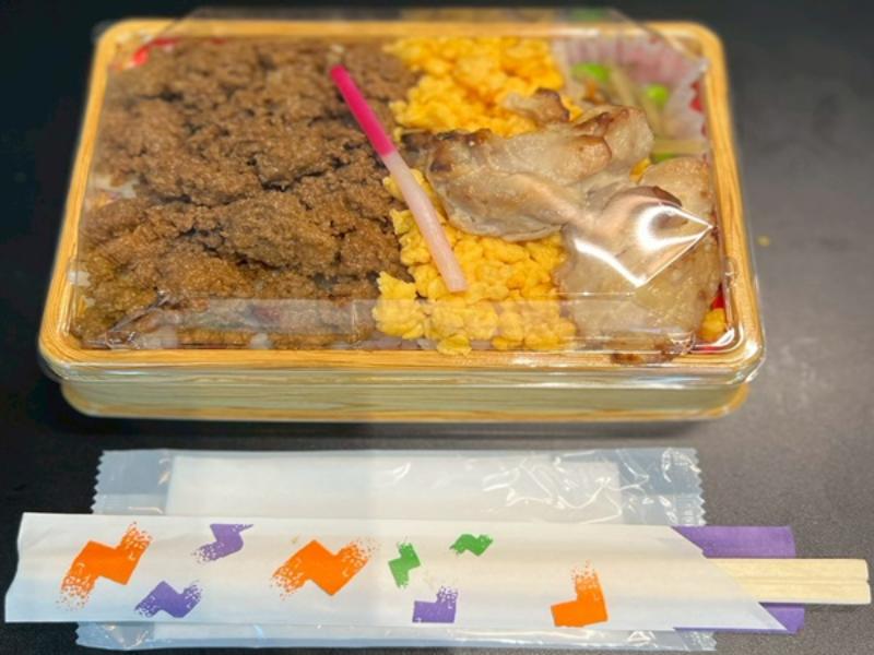 鶏そぼろ＆玉子そぼろ2色弁当（鶏の西京焼き添え）