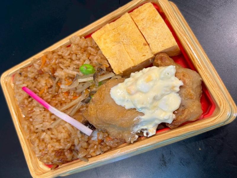 しめじ＆きんぴらの炊き込みご飯チキン南蛮弁当