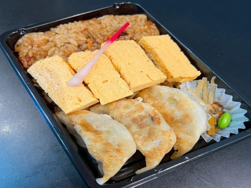 しめじ＆きんぴらの炊き込みご飯餃子弁当