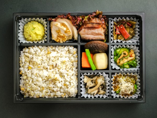 八彩肉弁当