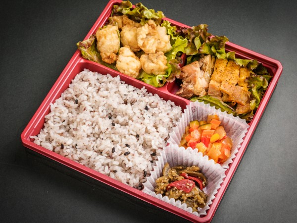 シーズナル青山 アンコウの唐揚げと鶏もも肉の照り焼き お弁当デリ