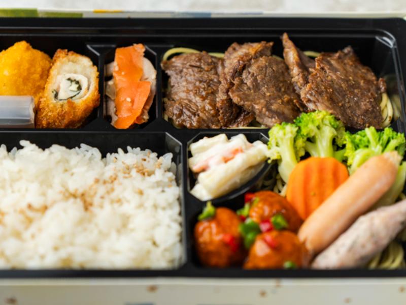 【贅沢】鎌倉ハムと黒毛和牛のステーキ弁当
