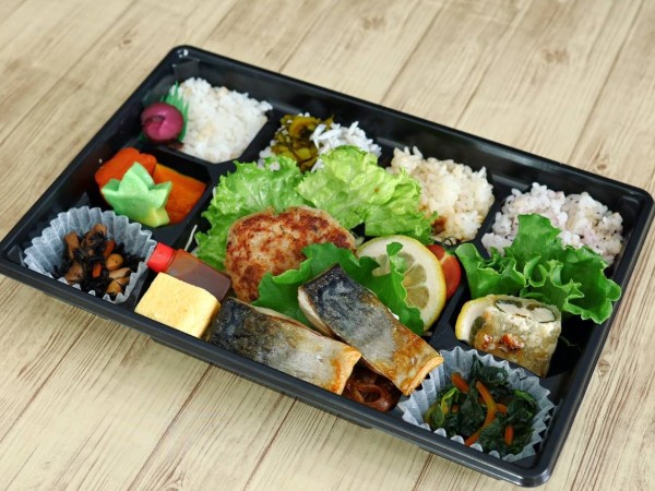 和牛ハンバーグと鯖塩焼の幕の内弁当