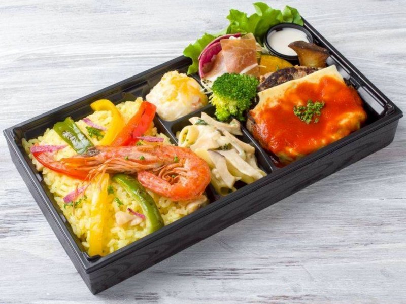 チーズハンバーグとバレンシア風パエリア