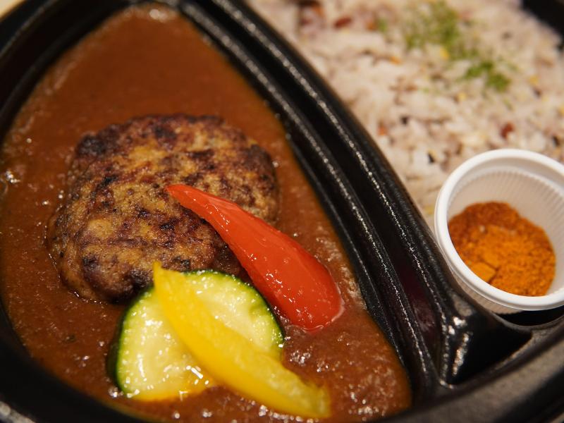 冷めても美味しい！黒毛七厘ハンバーグカレー（十六穀米）