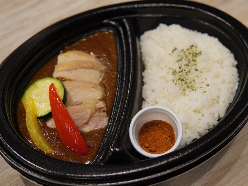 冷めても美味しい！黒毛七厘グリルチキンカレー（白米）