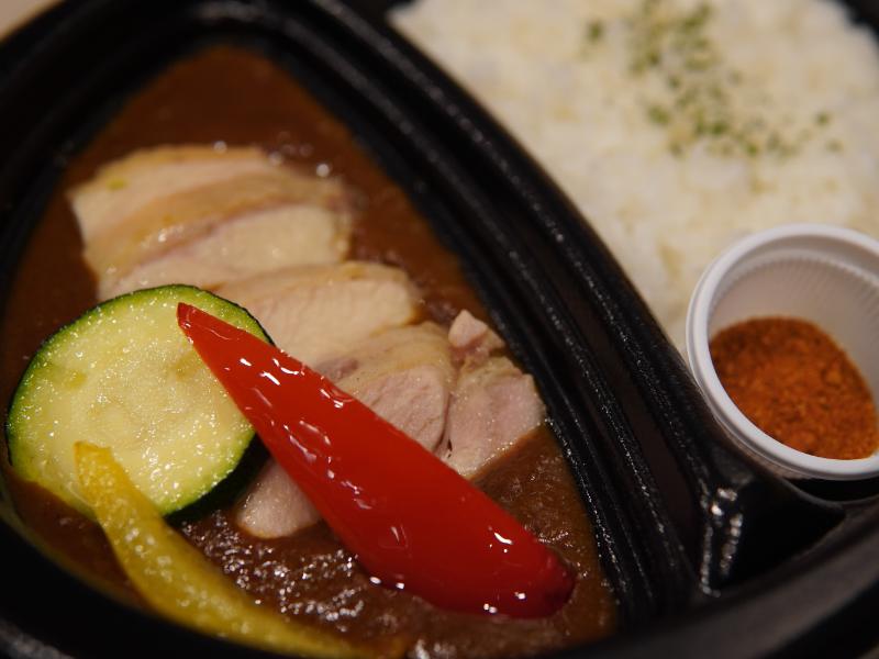 冷めても美味しい！黒毛七厘グリルチキンカレー（白米）