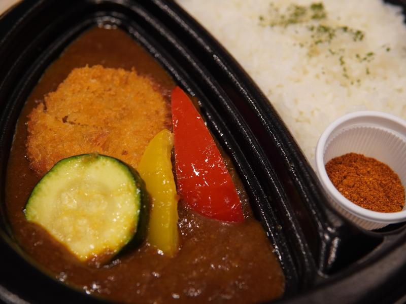 冷めても美味しい！黒毛七厘メンチカレー（白米）