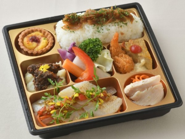 【500mlペット茶付き】プティコース弁当 舌平目のムニエル