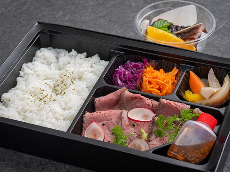 自家製ローストビーフ弁当 バスクチーズケーキ付き