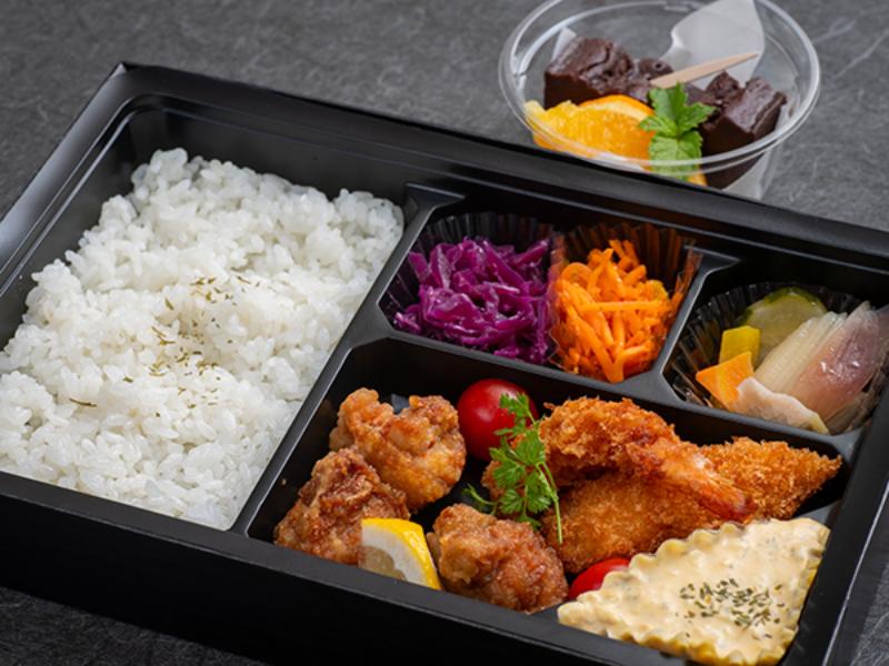 チキン南蛮ミックスフライ弁当 テリーヌショコラ付き