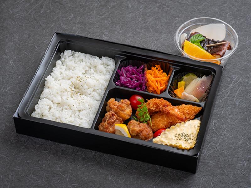 チキン南蛮ミックスフライ弁当 バスクチーズケーキ付き
