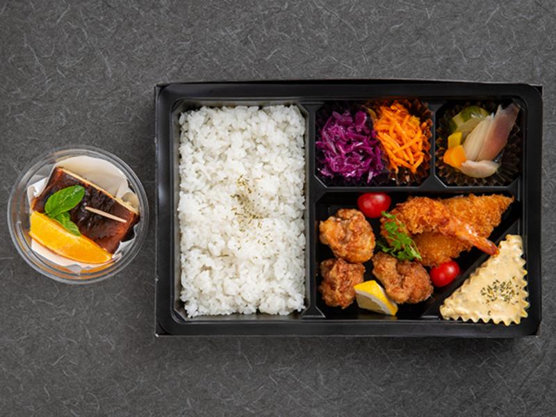チキン南蛮ミックスフライ弁当 バスクチーズケーキ付き