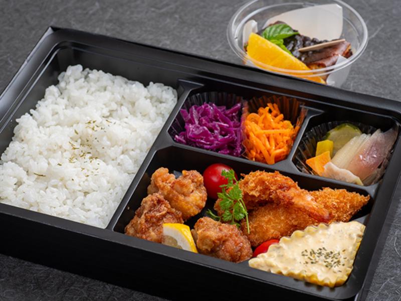 チキン南蛮ミックスフライ弁当 バスクチーズケーキ付き