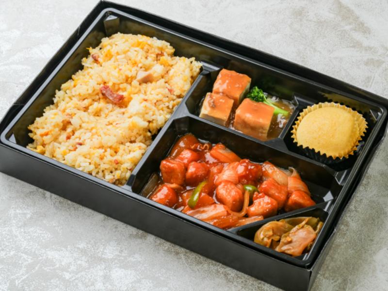 程よい酸味とまろやかな甘味のジューシー酢豚弁当