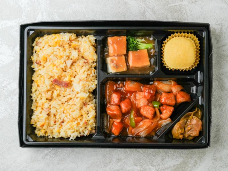 程よい酸味とまろやかな甘味のジューシー酢豚弁当