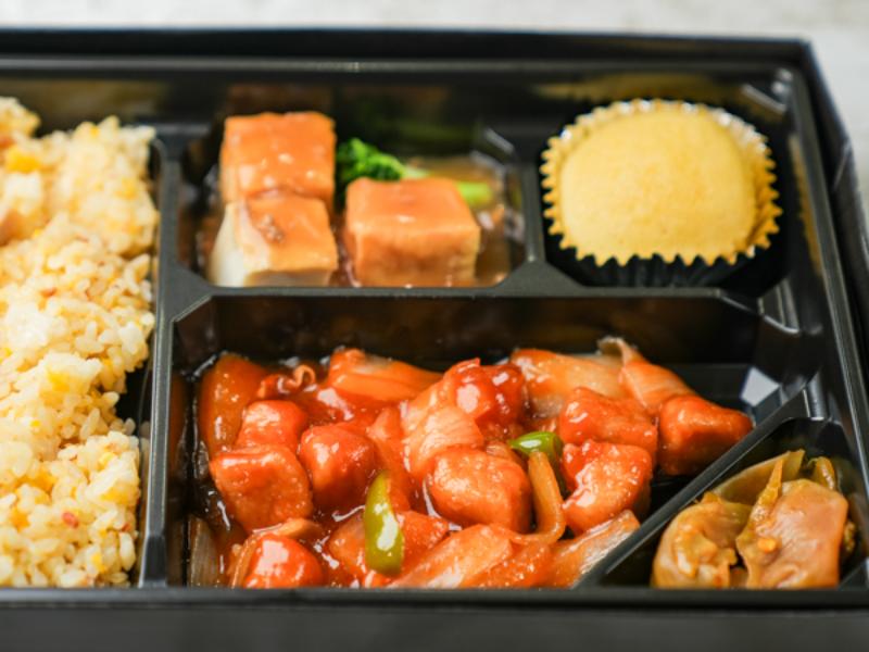 程よい酸味とまろやかな甘味のジューシー酢豚弁当