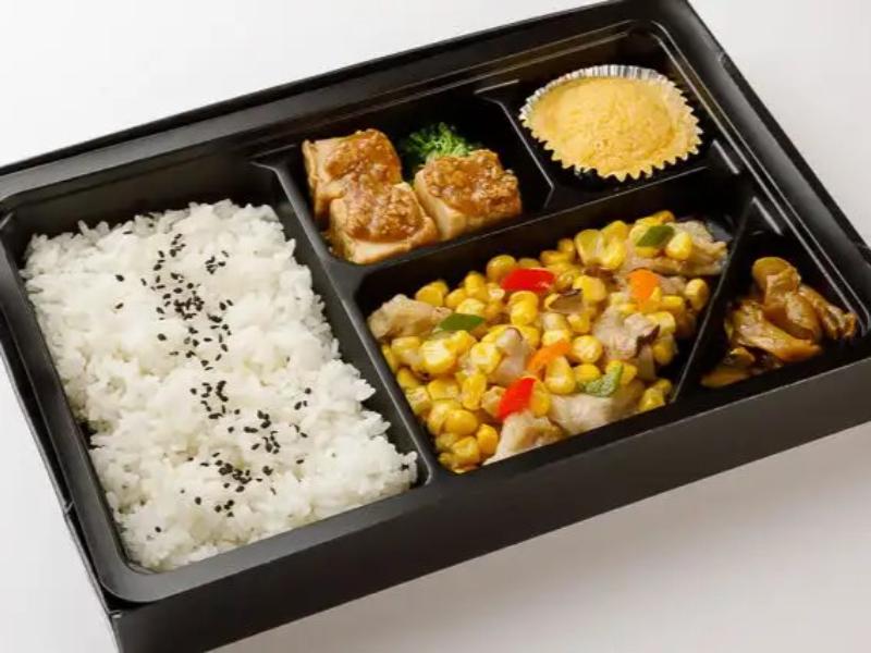 やわらか鶏肉とコーンの塩炒め弁当 白飯