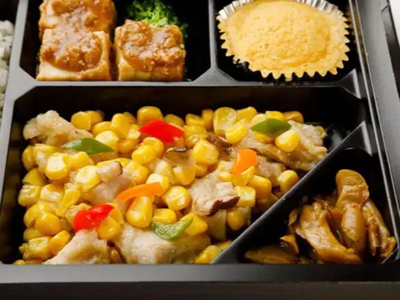 やわらか鶏肉とコーンの塩炒め弁当 白飯