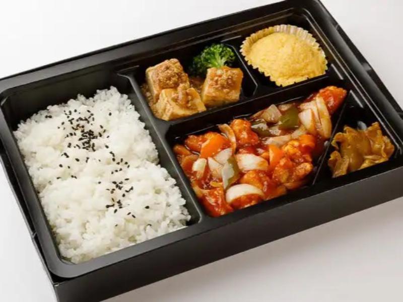 程よい酸味とまろやかな甘味のジューシー酢豚弁当 白飯