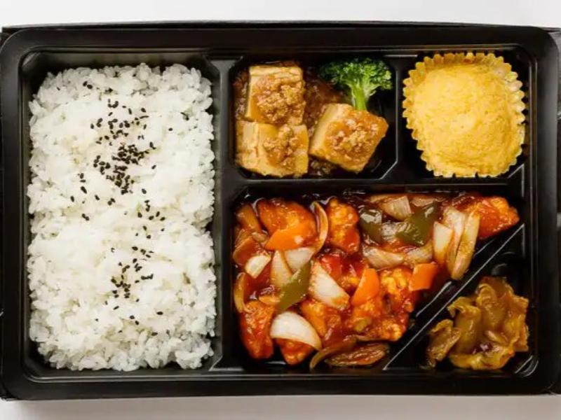 程よい酸味とまろやかな甘味のジューシー酢豚弁当 白飯
