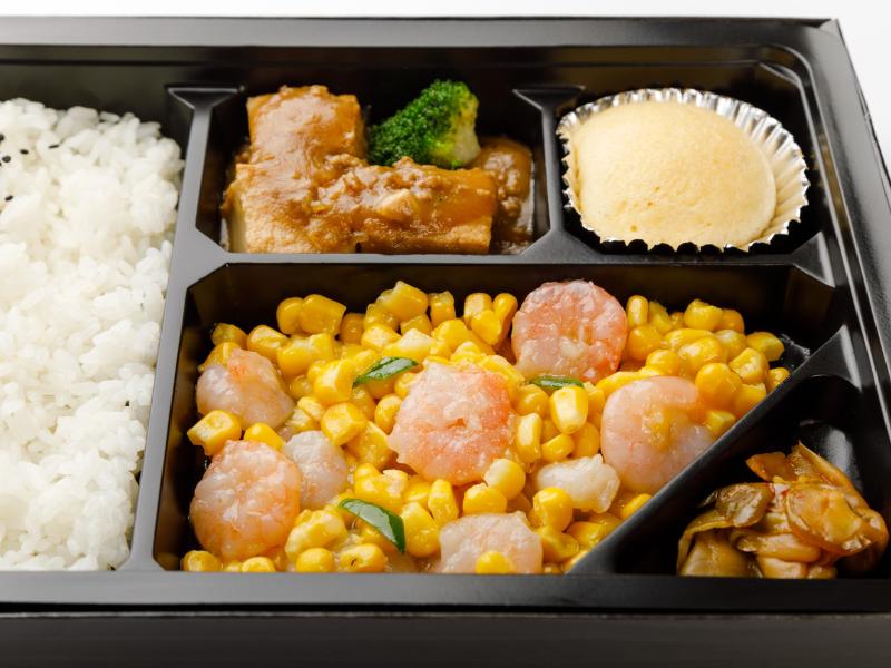 プリップリのエビとコーンの塩炒め弁当 白飯