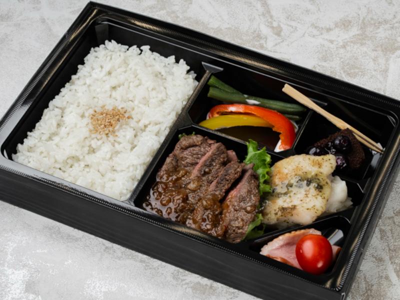 旬魚のソテーと豪州産葡萄牛ステーキ弁当