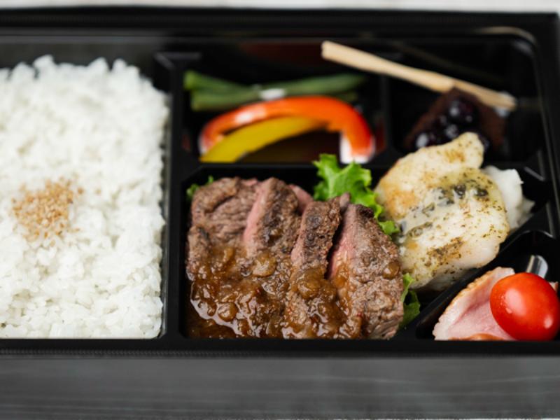 旬魚のソテーと豪州産葡萄牛ステーキ弁当