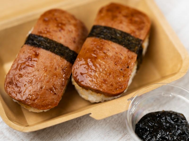 スパムおにぎり　海苔バター